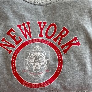 New York cropped crewneck— Brown and white long sleeves